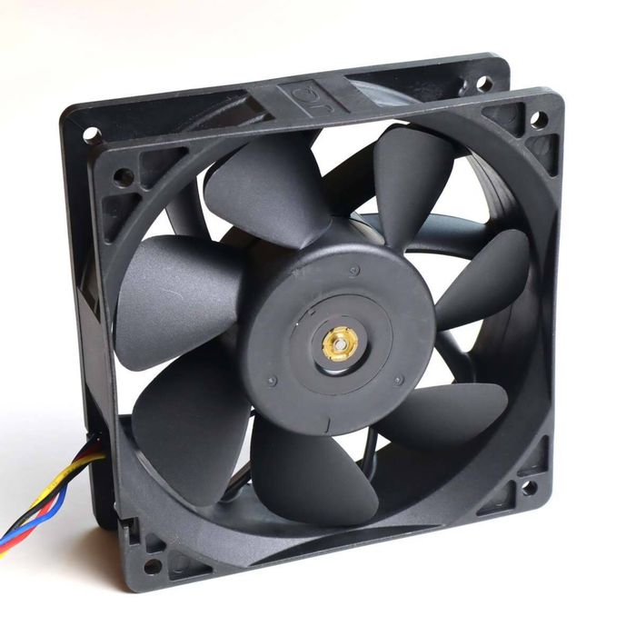 Delta elekronics ventilyatori  2.7 a 12 v