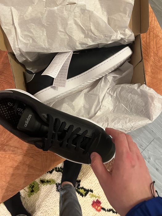 Чисто нови обувки адидас 44 номер
