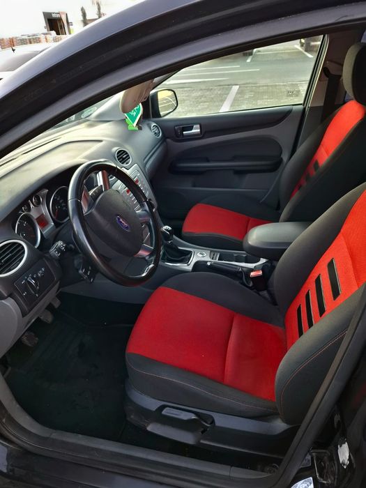 Vând Ford Focus Benzină