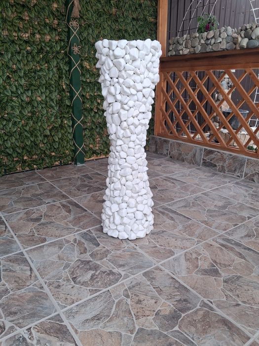 Ghivece din beton cu piatră