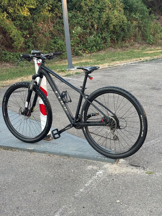 VÂND Bicicleta MTB CUBE cadru M roti pe 29