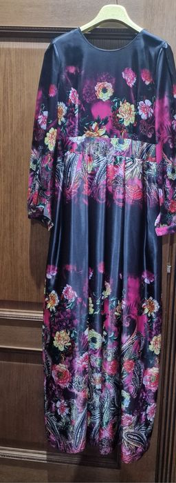 Продам платья разные