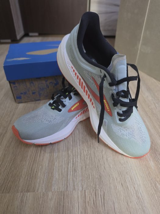 Brooks noi marimea 39