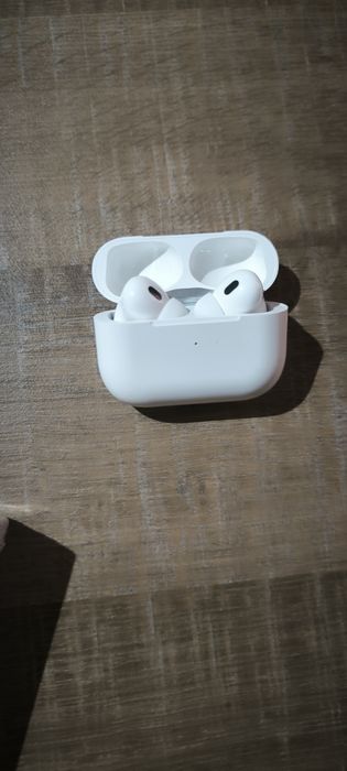 Vând căști airpods 2