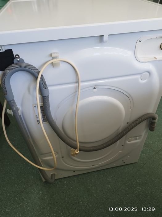 Продавам пералня Ariston Hotpoint 8 кг