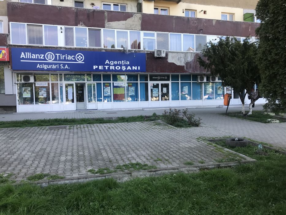 Spatiu comercial central  langa primaria Petrosani