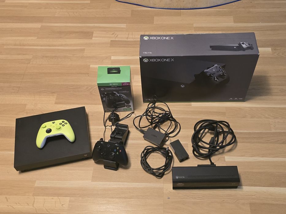 Xbox one x + kinect