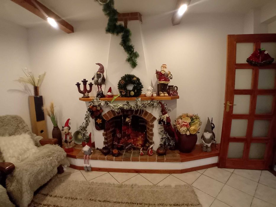 Apartament 4 camere, 103 mp totali, semineu, finisaje lemn masiv