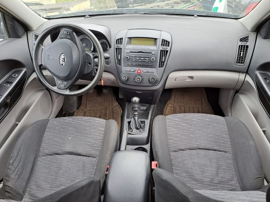 Dezmembrez KIA Ceed 1.4 benzina 2008