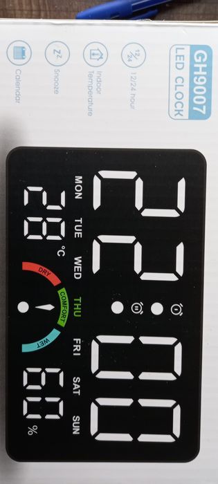 Ceas electronic. Ora, data, temperatura. Produs nou.