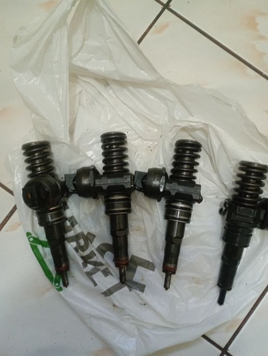 Vand 4 injectoare pentru vw
