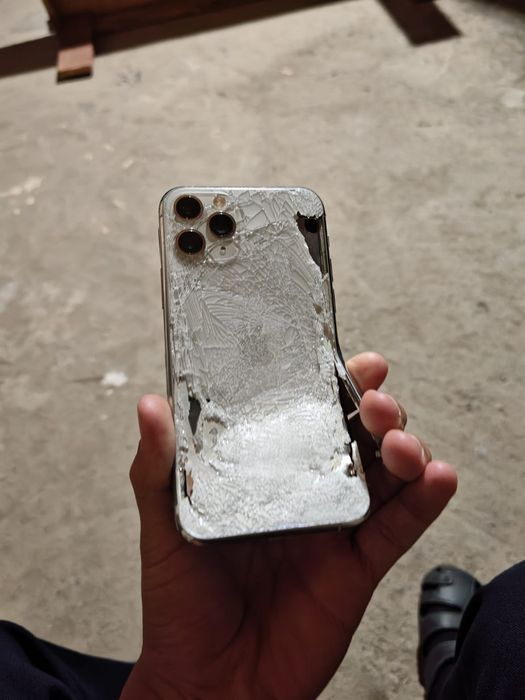 iPhone 11 pro на запчасти