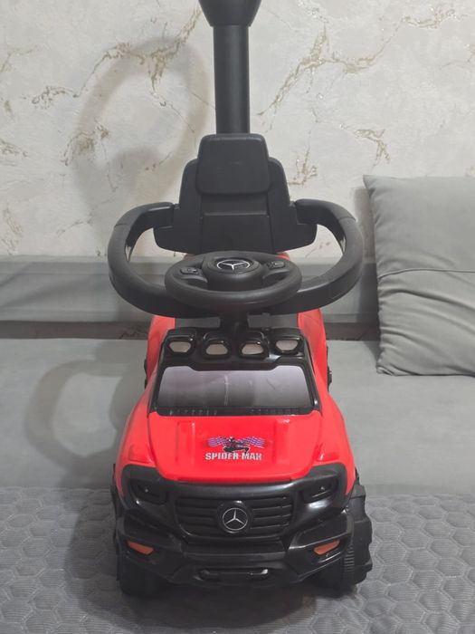 Машина детская  красная