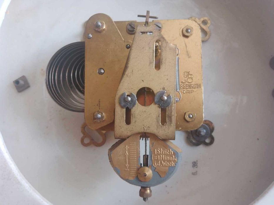 Ceas de perete cu pendul - mecanic cu rama ceramica Marea Britanie .