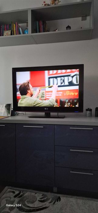Televizor LG diagonala 80cm