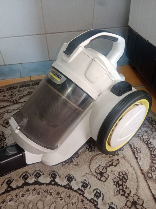 Срочно продам пылесос Karcher