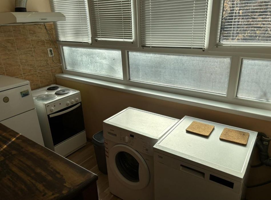 Дава се под наем Тристаен апартамент в Пловдив, Център - 100 кв.м за 475 € - Снимка #1