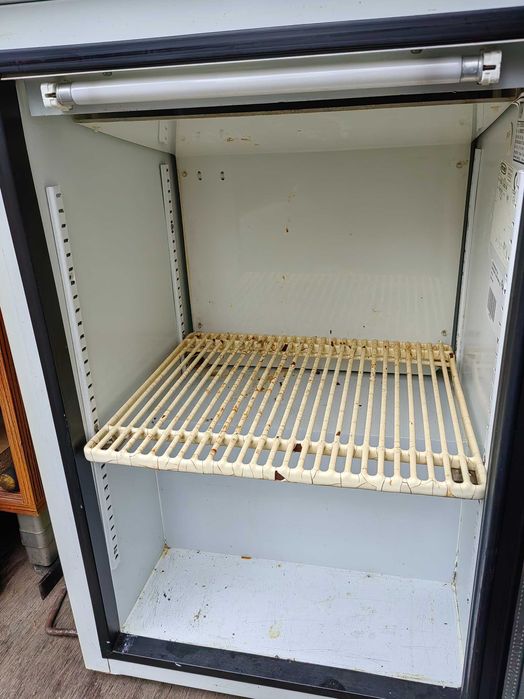 Хладилна витрина малка