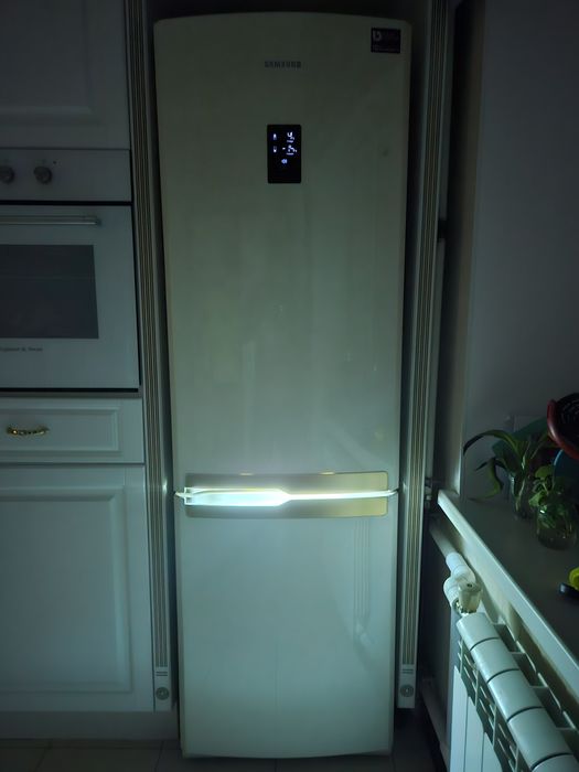 Холодильник Samsung