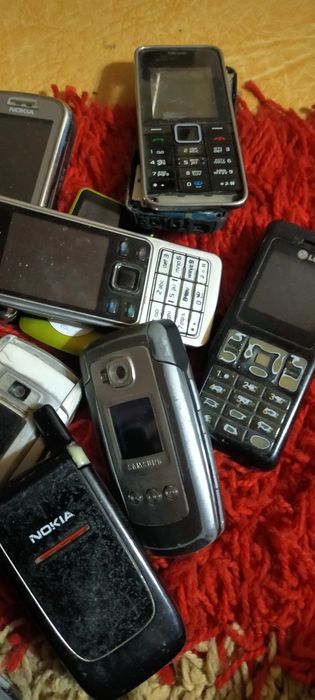 Продаю бу телефоны
