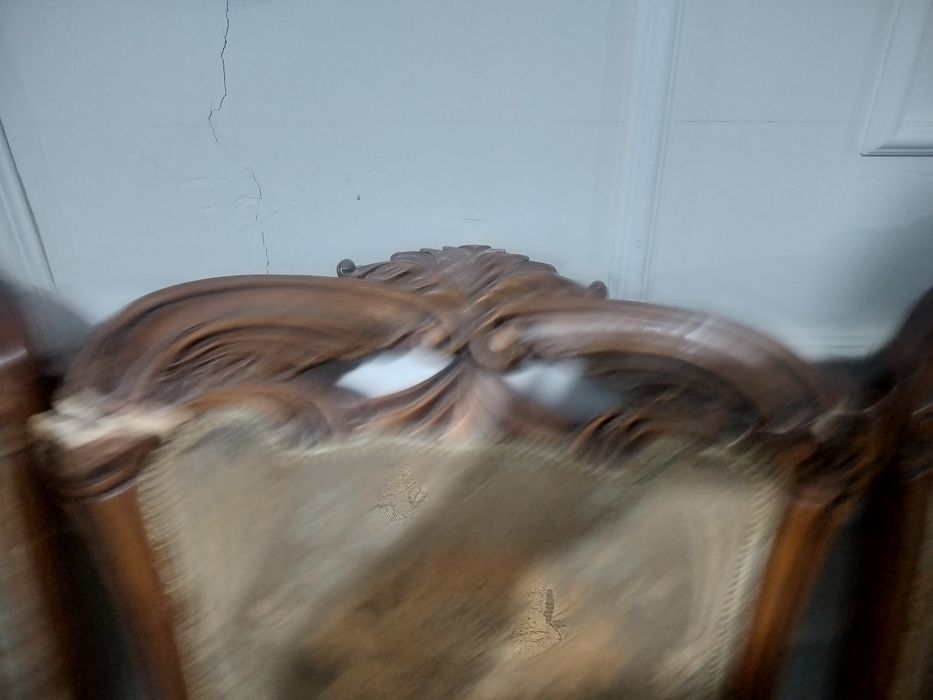 Стол для гостиной