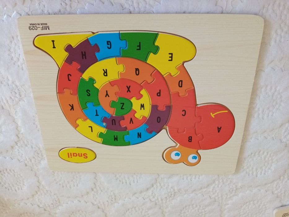 Детски дървен пъзел с английската азбука- костенурка, риба и охлюв