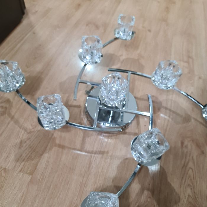 Продам красивую люстру