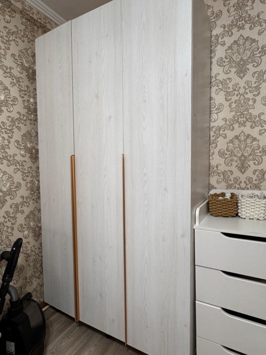 Шкаф в идеальном состоянии.