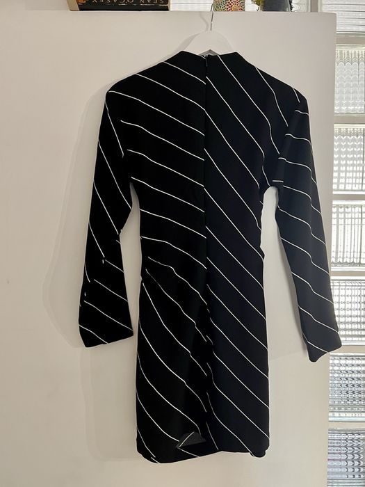 Rochie H&M neagră cu dungi albe oblice XS mâneci lungi nou cu etichet