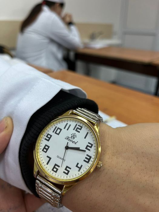 Часы quartz 11 тыс торг есть