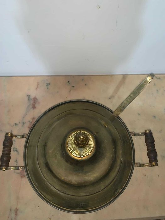 Vas din alama cu ornament bronz