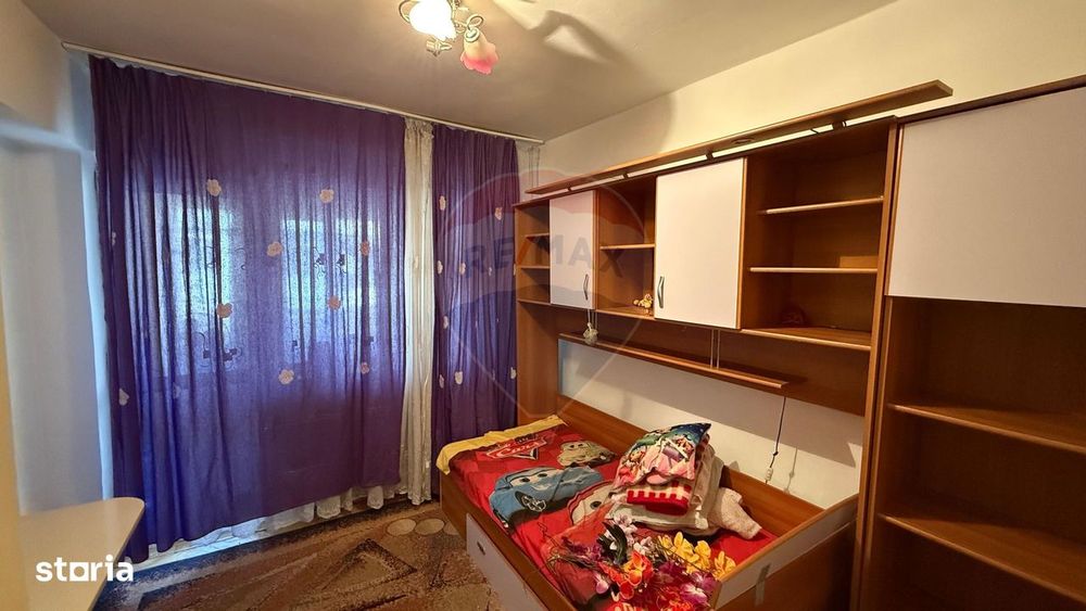 Apartament cu 4 camere de vânzare și boxă 12 mp zonă Ultracentrală