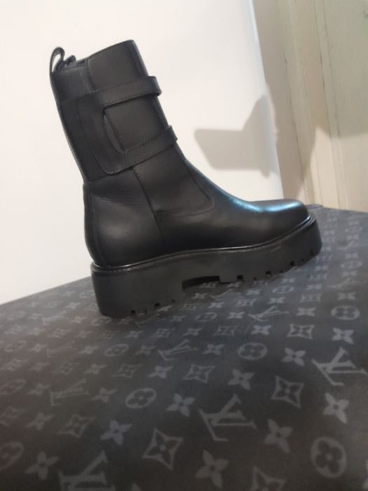 Женская сапоги,новые!