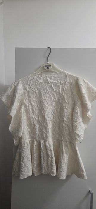 Bluza Zara cu volane,marimea M,noua,cu eticheta