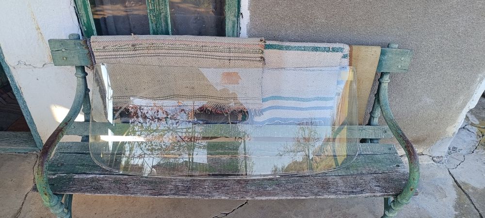 Здравейте продавам стъкла за москвич 2140Д