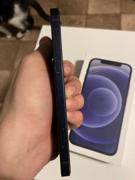 СРОЧНО  продам Iphone 12