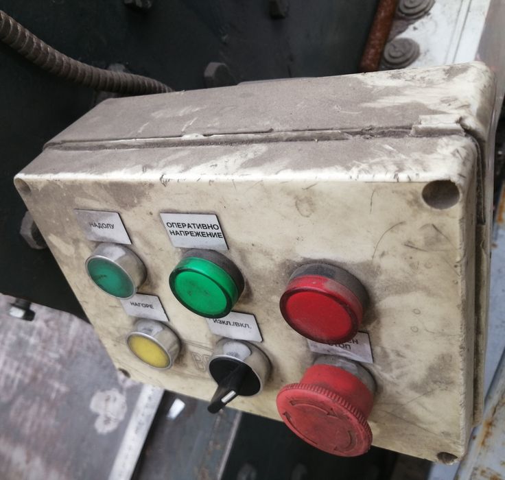 Гилотина за рязане на ламарина