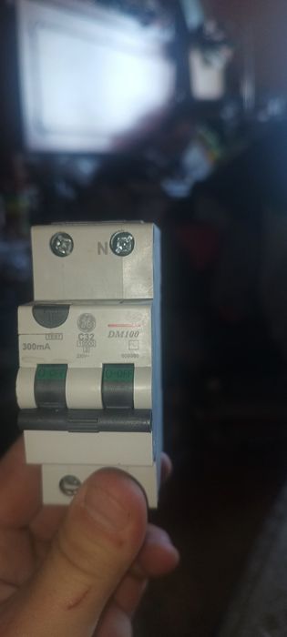 Siguranța automata Noi 32 de amperi
