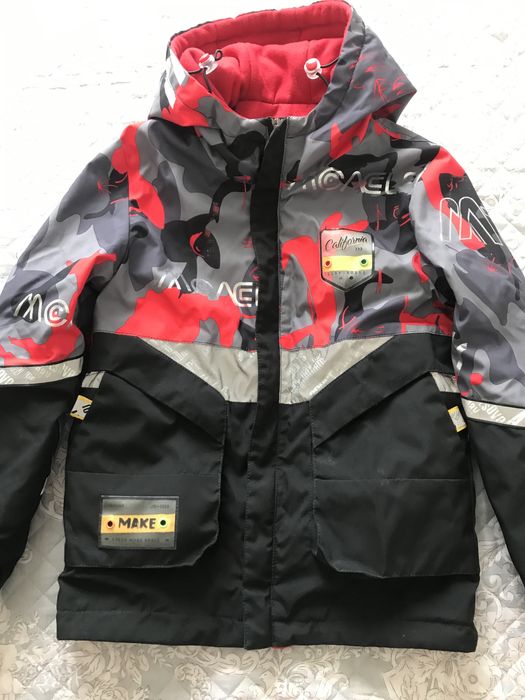 Продам осеннюю куртку на мальчика