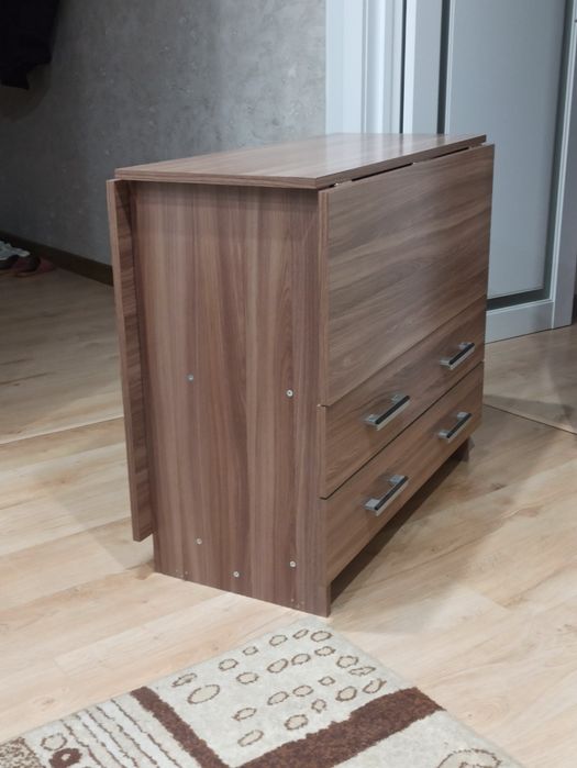 Продаю стол книжка