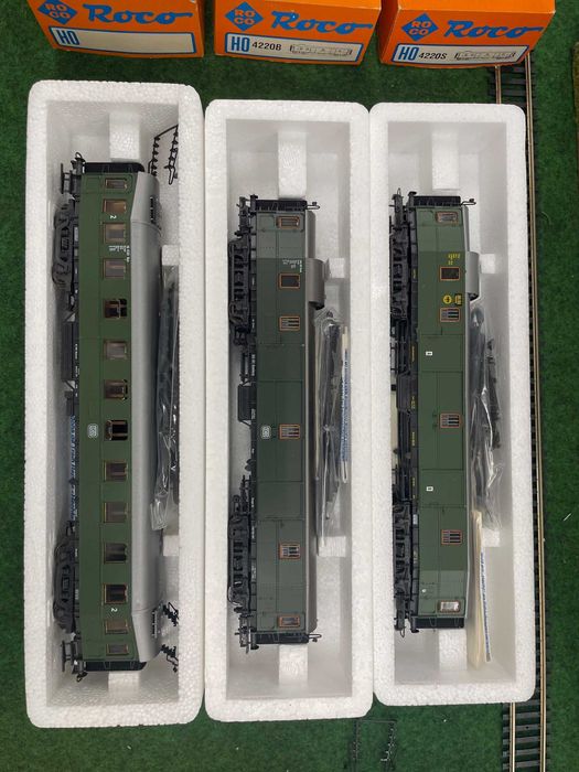 Вагон пътнически поща 4-осен Роко HO 1:87 влак ЖП модел кутия нов