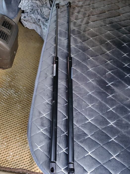 Продам газовые упоры капота