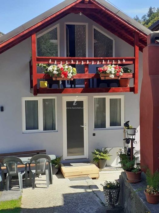 Casa spațioasă in imobil tip duplex de vânzare în Bujoreni