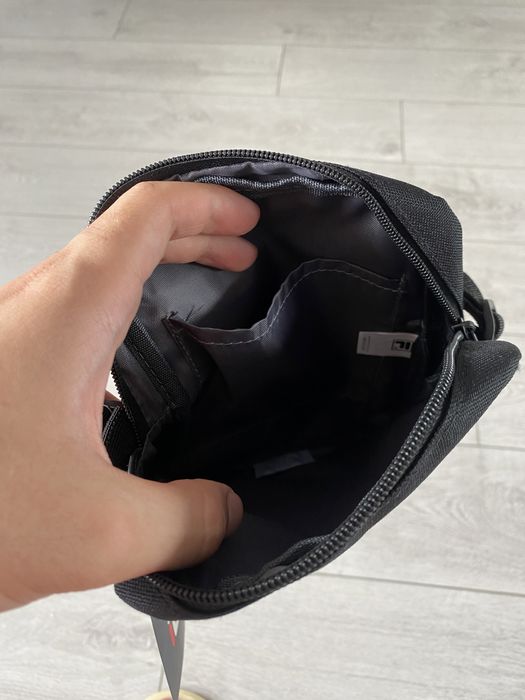 Borseta Fila ,neagra