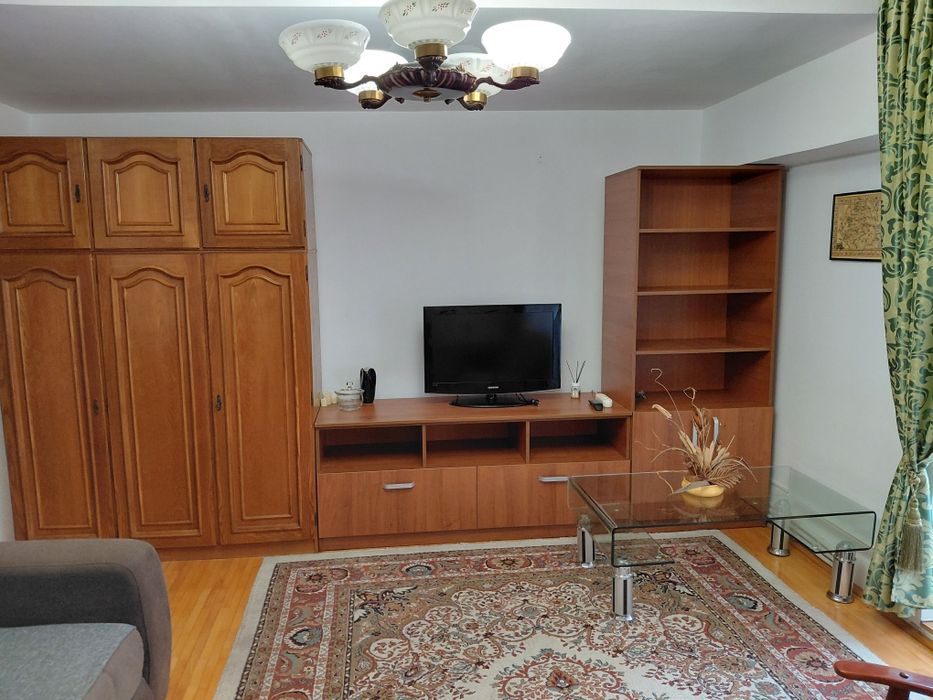 Proprietar,închiriez garsonieră decomandata 41mp