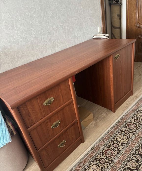 Стол в отличном состоянии