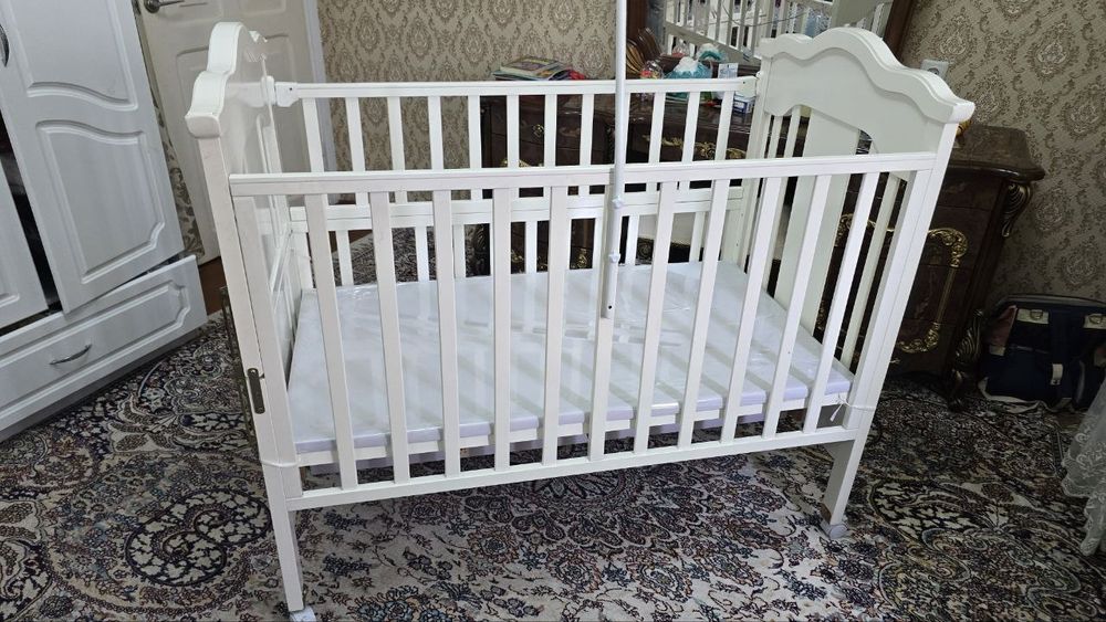 Продаётся детская кровать с люлкой в хорошем состояние