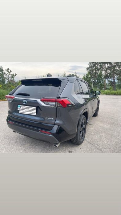 Toyota RAV 4 гибрид . 2021