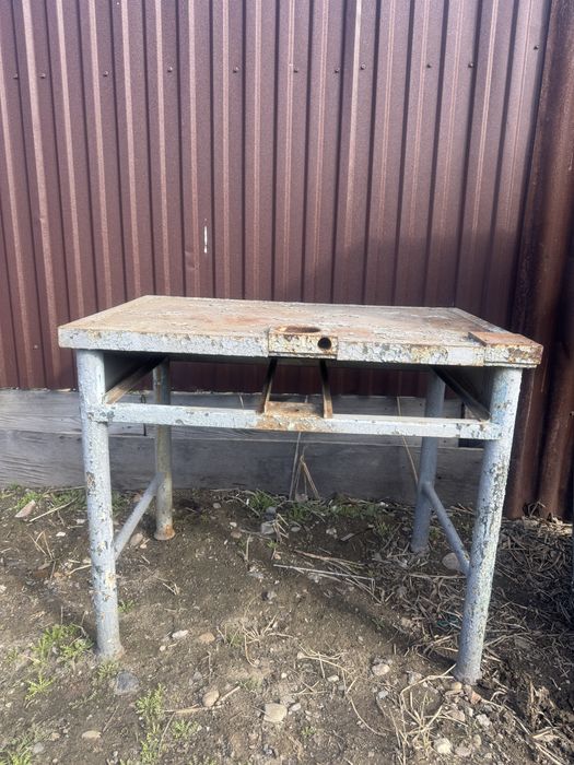 продам железный верстак