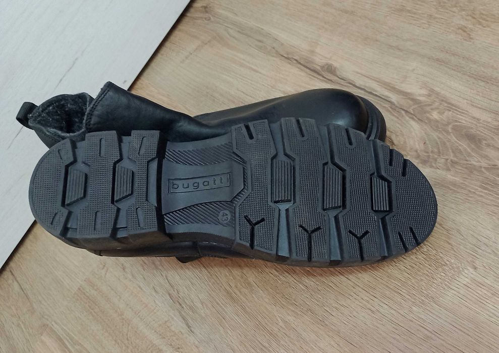 Vând ghete bărbăteși Bugatti